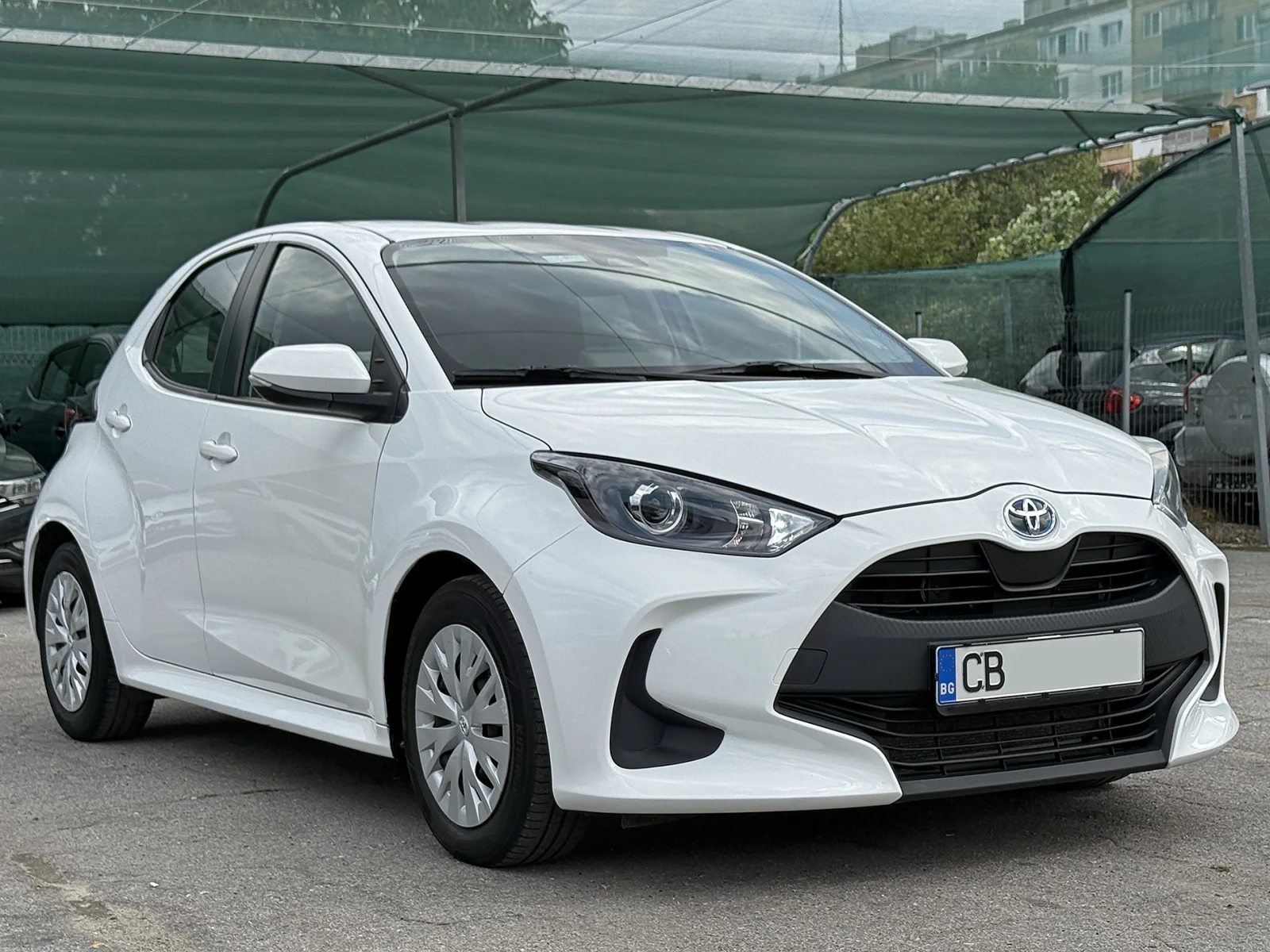 Toyota Yaris 1.5 Hybrid Гаранционен! - изображение 3