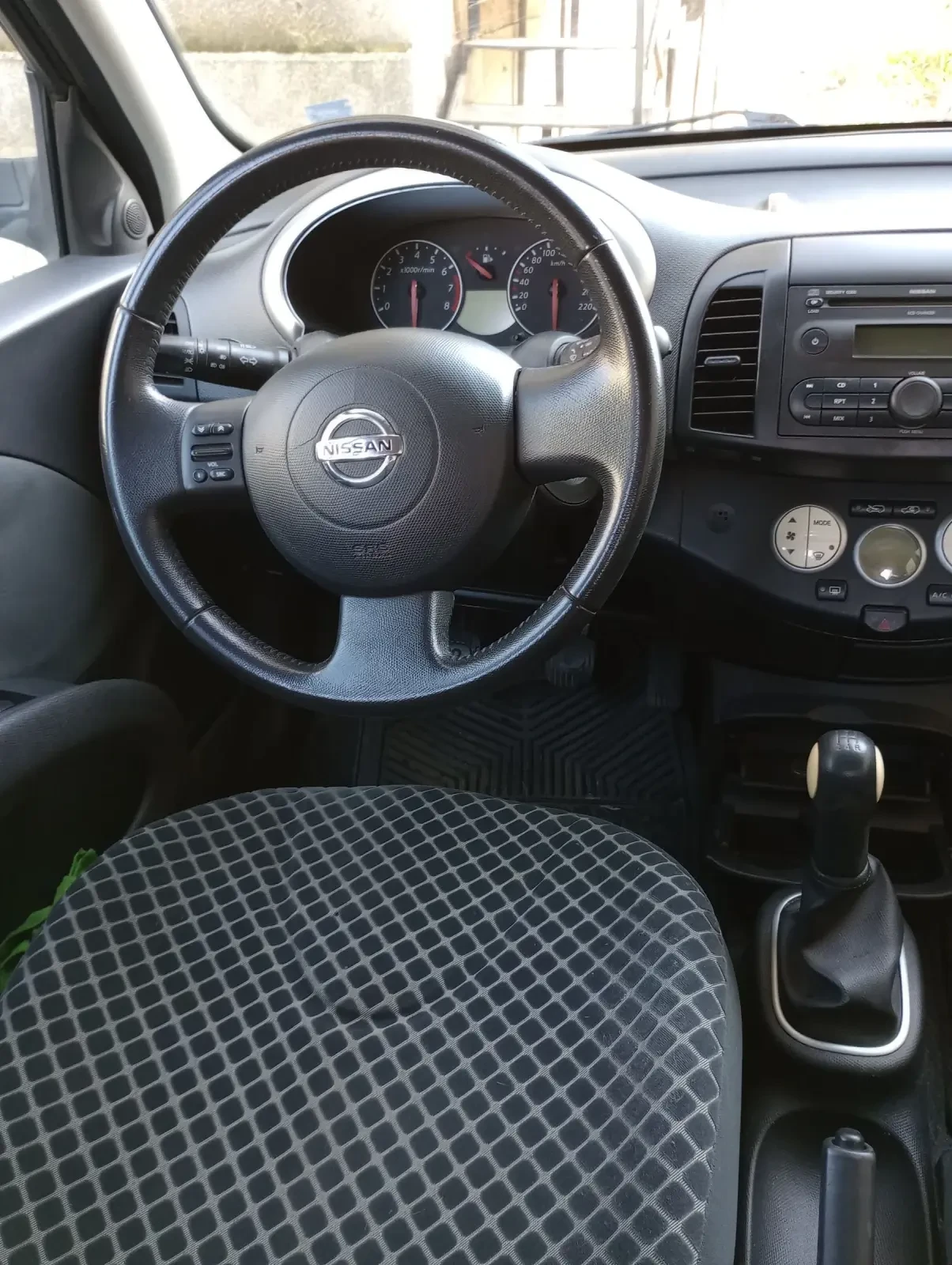 Nissan Micra 1.4i, снимка 9 - Автомобили и джипове - 53838699