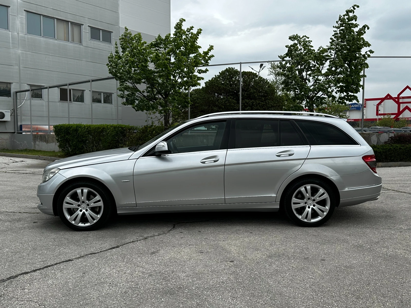 Mercedes-Benz C 220, снимка 2 - Автомобили и джипове - 54502919