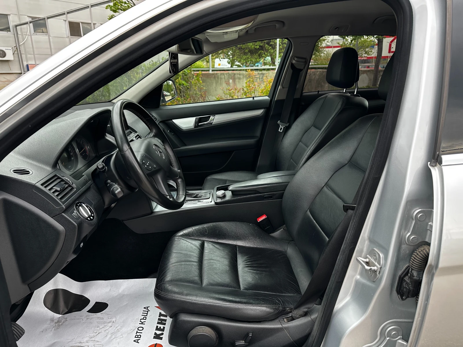 Mercedes-Benz C 220, снимка 9 - Автомобили и джипове - 54502919
