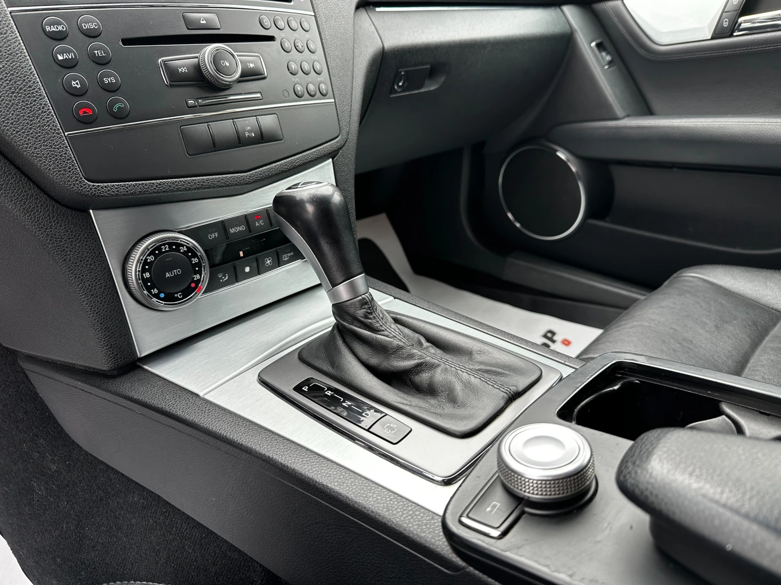 Mercedes-Benz C 220, снимка 12 - Автомобили и джипове - 54502919
