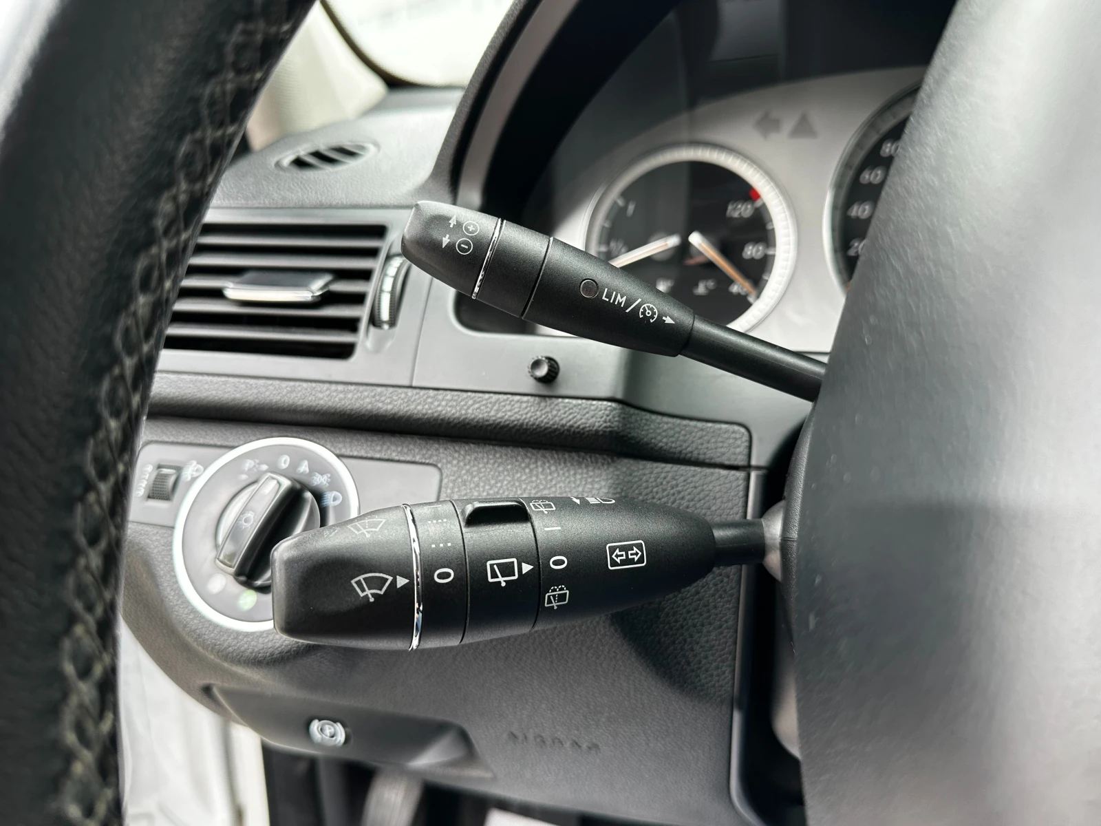 Mercedes-Benz C 220, снимка 16 - Автомобили и джипове - 54502919