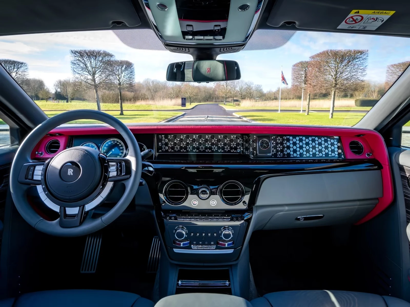 Rolls-Royce Phantom BESPOKE / SHOOTING STAR / 360 / HUD/ THEATRE / , снимка 8 - Автомобили и джипове - 55043850