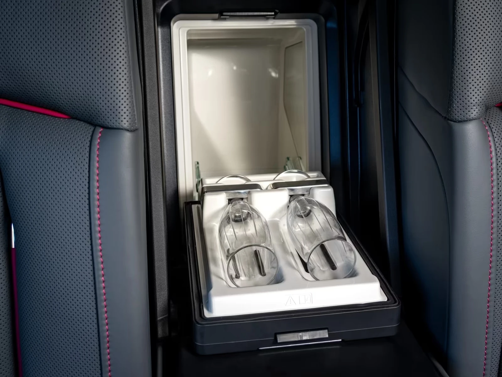 Rolls-Royce Phantom BESPOKE / SHOOTING STAR / 360 / HUD/ THEATRE / , снимка 16 - Автомобили и джипове - 55043850