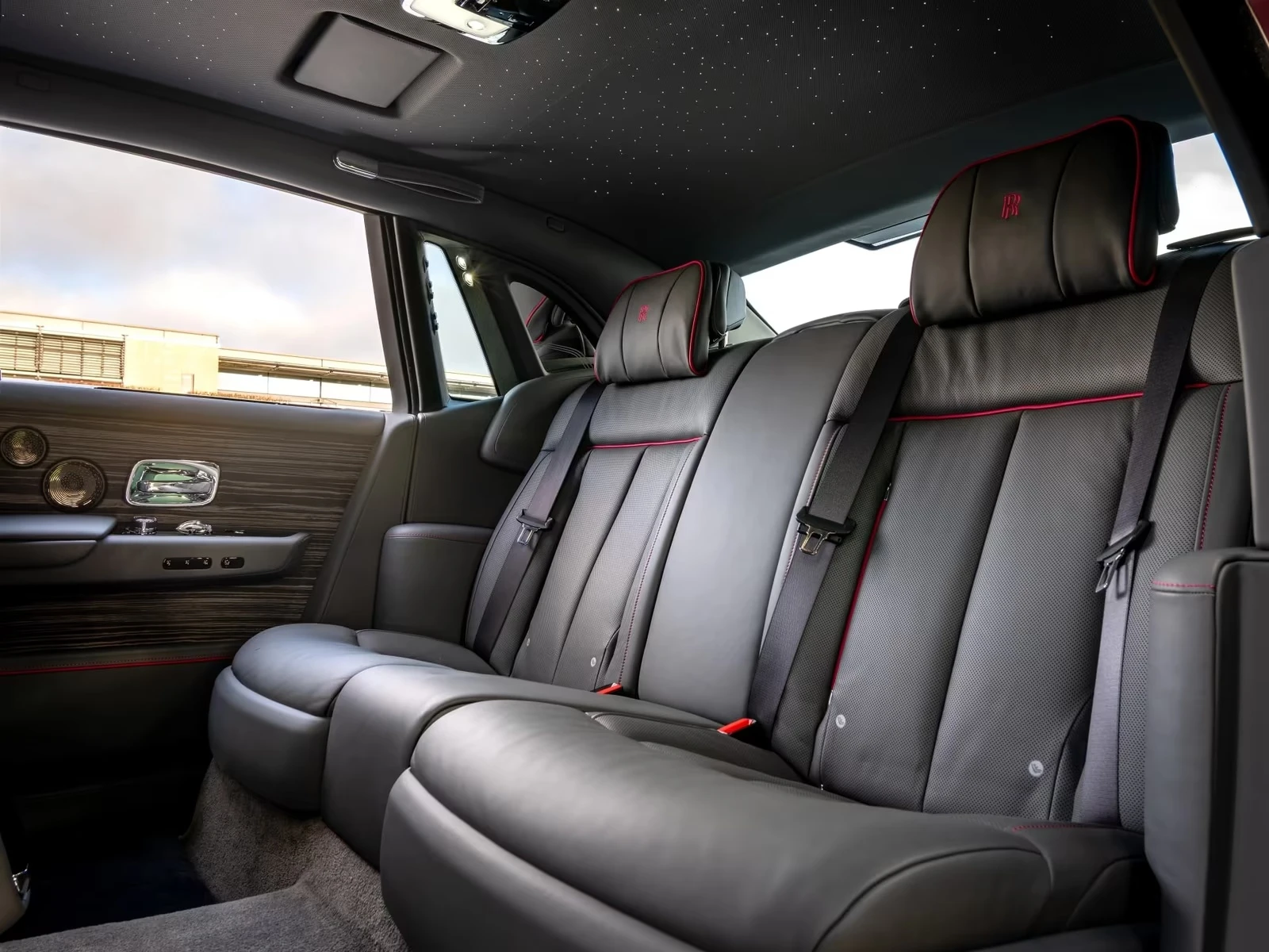 Rolls-Royce Phantom BESPOKE / SHOOTING STAR / 360 / HUD/ THEATRE / , снимка 15 - Автомобили и джипове - 55043850