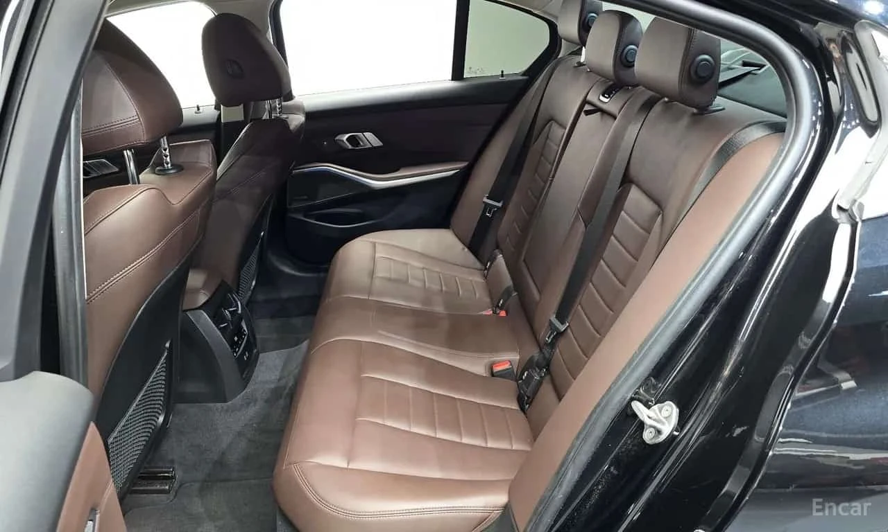 BMW 330 330e Luxury, снимка 11 - Автомобили и джипове - 56237939