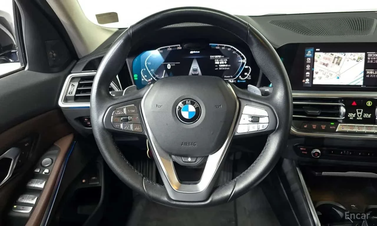 BMW 330 330e Luxury, снимка 13 - Автомобили и джипове - 56237939
