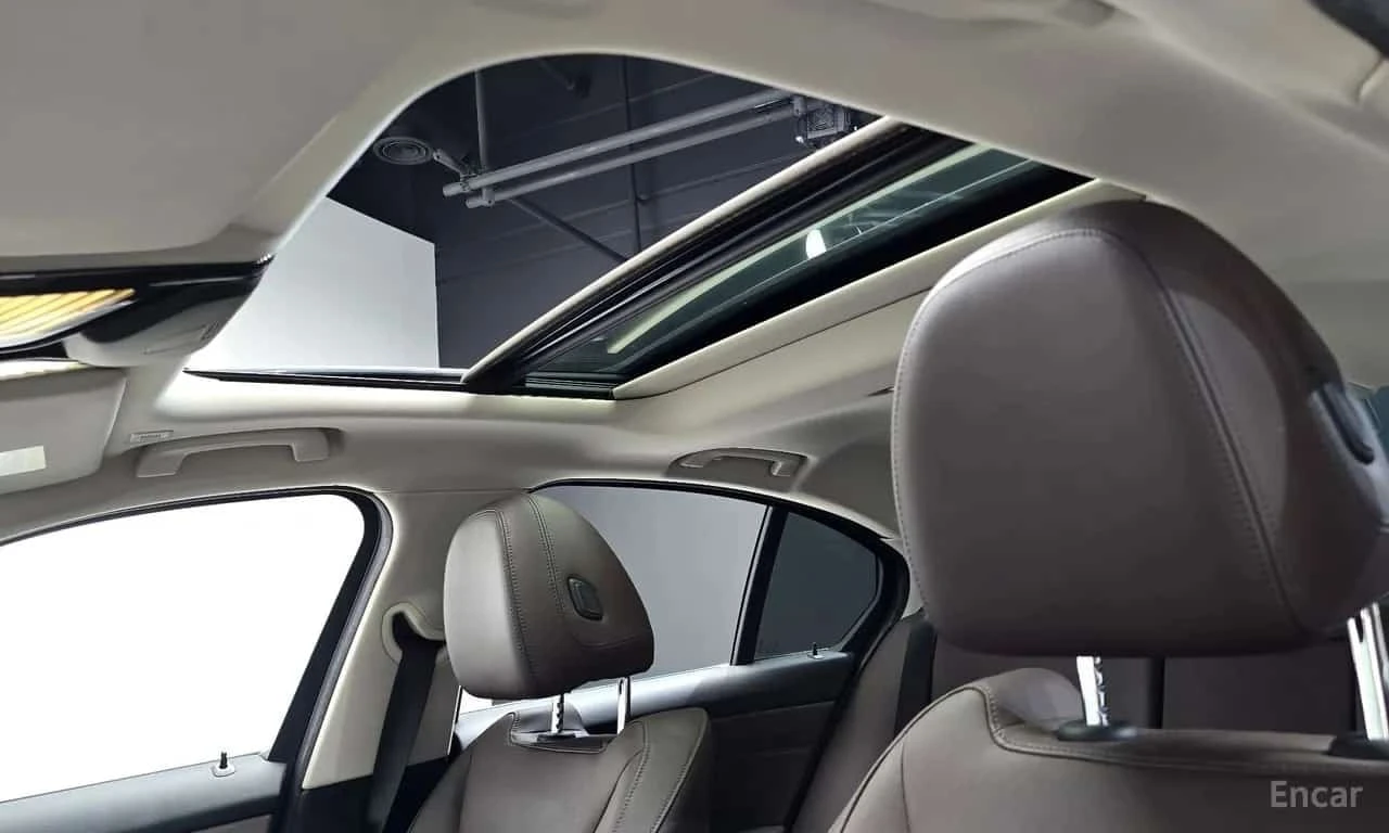 BMW 330 330e Luxury, снимка 16 - Автомобили и джипове - 56237939