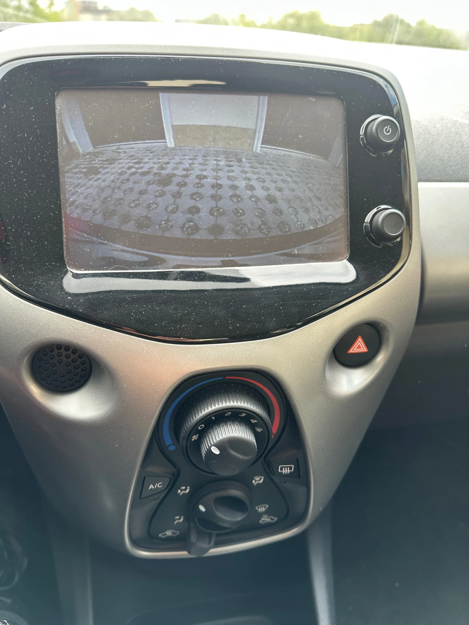 Toyota Aygo 1.0 автоматик, снимка 9 - Автомобили и джипове - 56246708