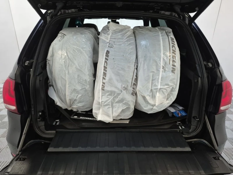 BMW X5 * XDRIVE35D * М-ПАКЕТ* ДИГИТАЛНО ТАБЛО* + ГУМИ , снимка 14 - Автомобили и джипове - 53360862