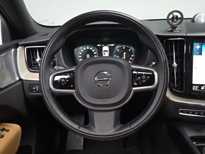 Volvo XC60 D4 Inscription| 190к.с.| ВКЛ.ТЕХНОТЕСТ, снимка 11 - Автомобили и джипове - 55170819