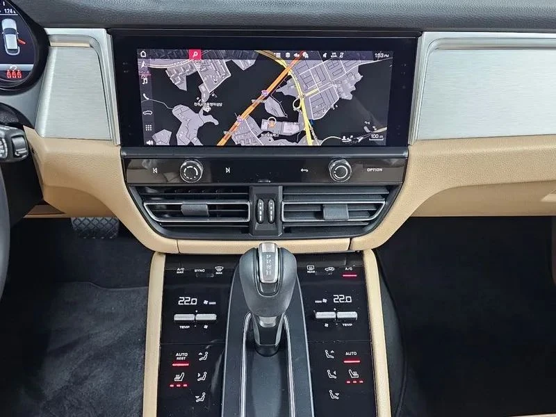 Porsche Macan, снимка 16 - Автомобили и джипове - 56711792