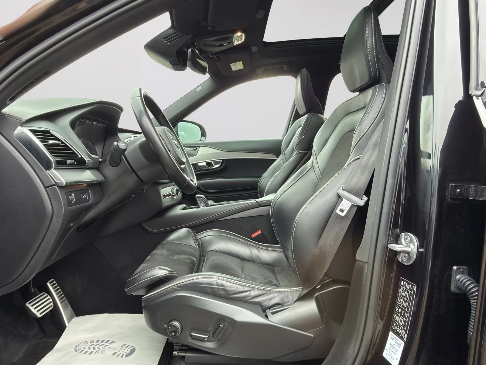 Volvo Xc90 B5/R-DESIGN/235HP/AWD/PANO/H&K/360/AHK/MEMO/911g, снимка 8 - Автомобили и джипове - 53813260