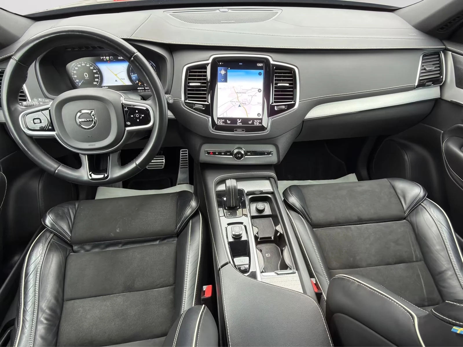 Volvo Xc90 B5/R-DESIGN/235HP/AWD/PANO/H&K/360/AHK/MEMO/911g, снимка 10 - Автомобили и джипове - 53813260