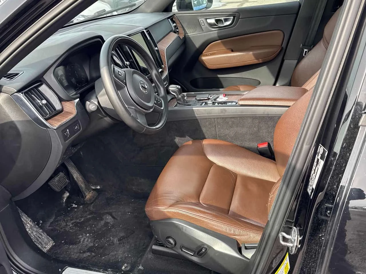 Volvo XC60 * Momentum * 360 * 2 КЛЮЧА * ПОДГРЕВ * NAVI, снимка 16 - Автомобили и джипове - 54441910