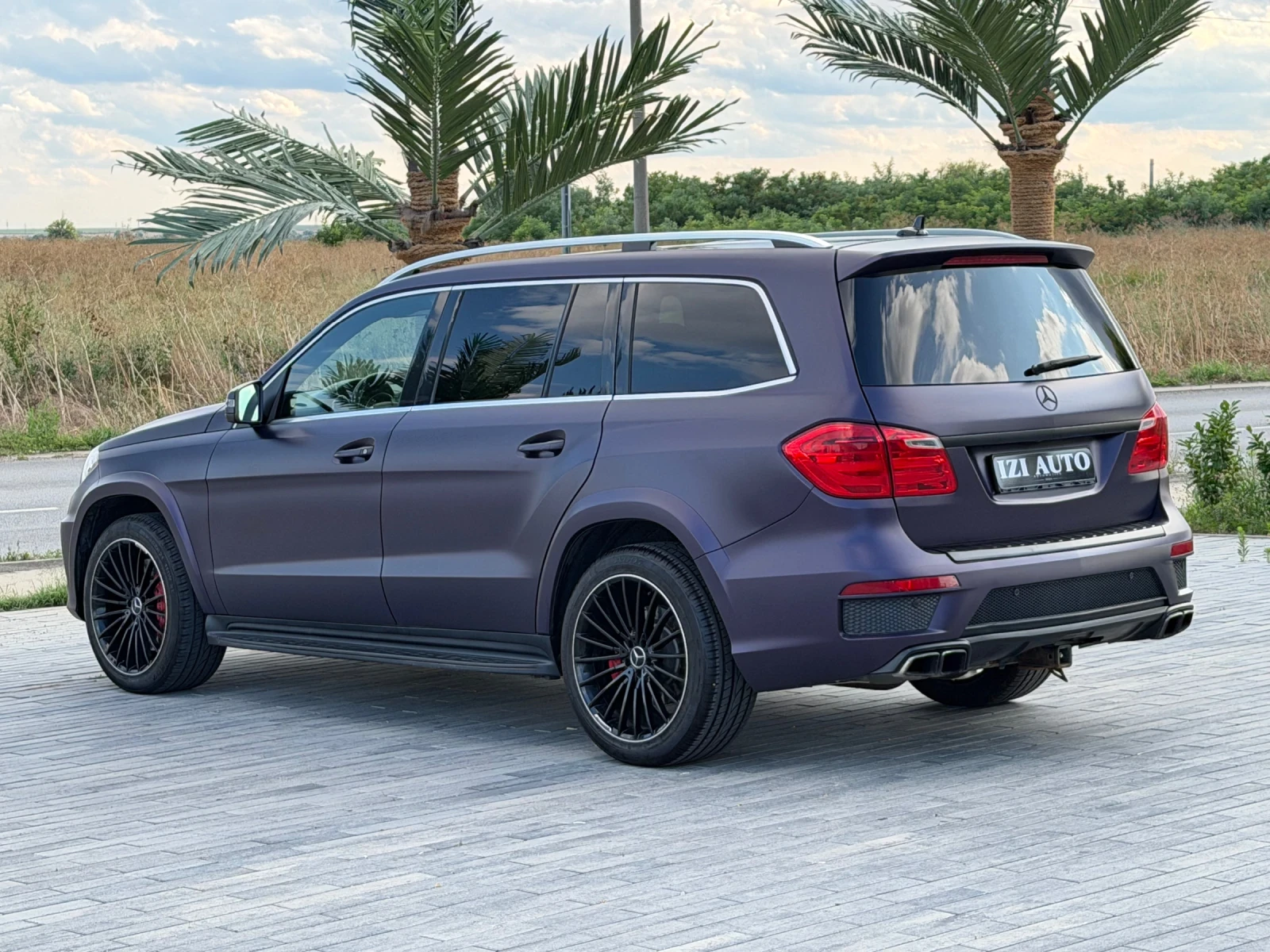 Mercedes-Benz GL 63 AMG DISTRONIC/BANG&OLUFSEN/PANORAMA/LIZING, снимка 6 - Автомобили и джипове - 55445982