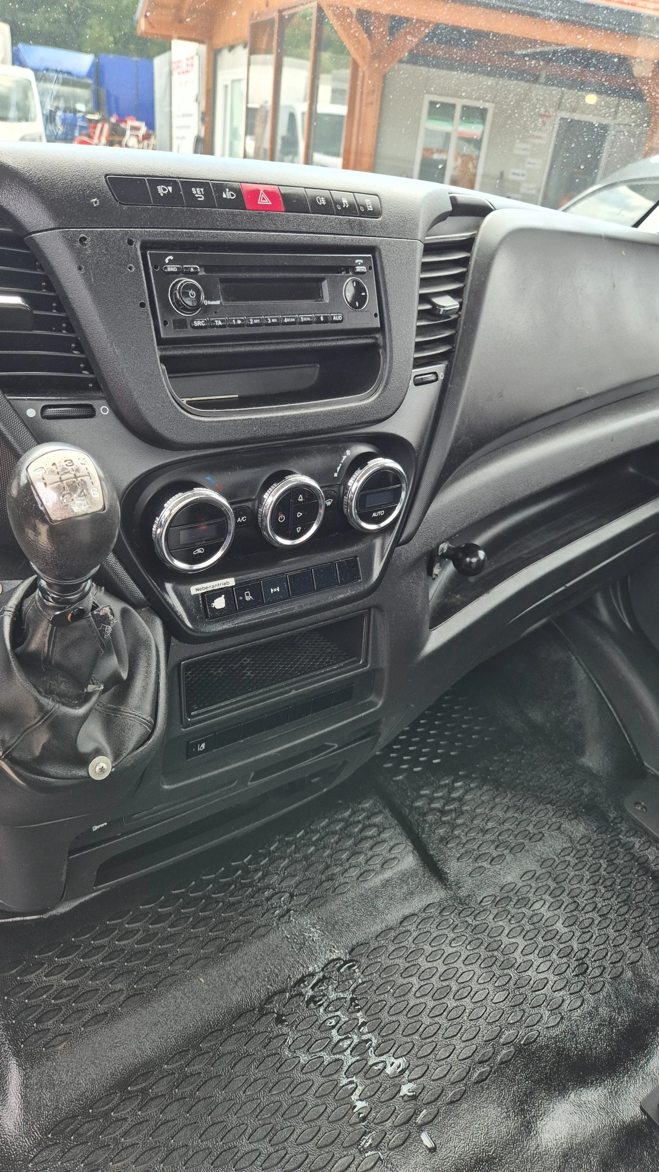 Iveco Daily 70c18* 3.5тона* 4.60м.* КЛИМАТИК* , снимка 13 - Бусове и автобуси - 55801070