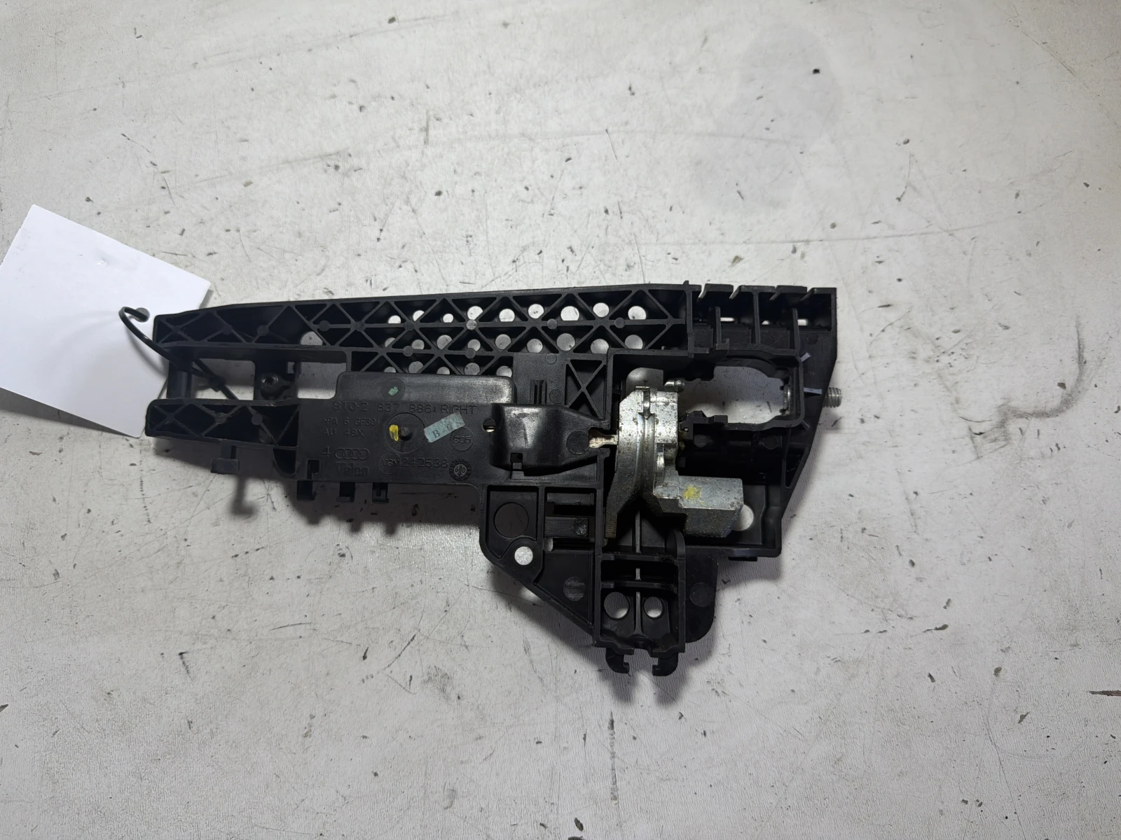 основа дръжка дясна 8T0837886A Audi A4