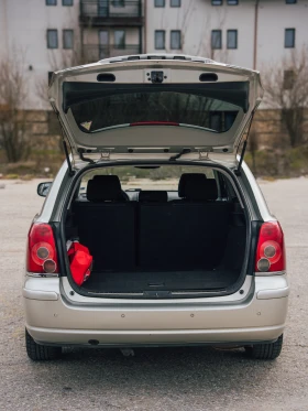 Toyota Avensis 1.8VVTI - LPG, снимка 11