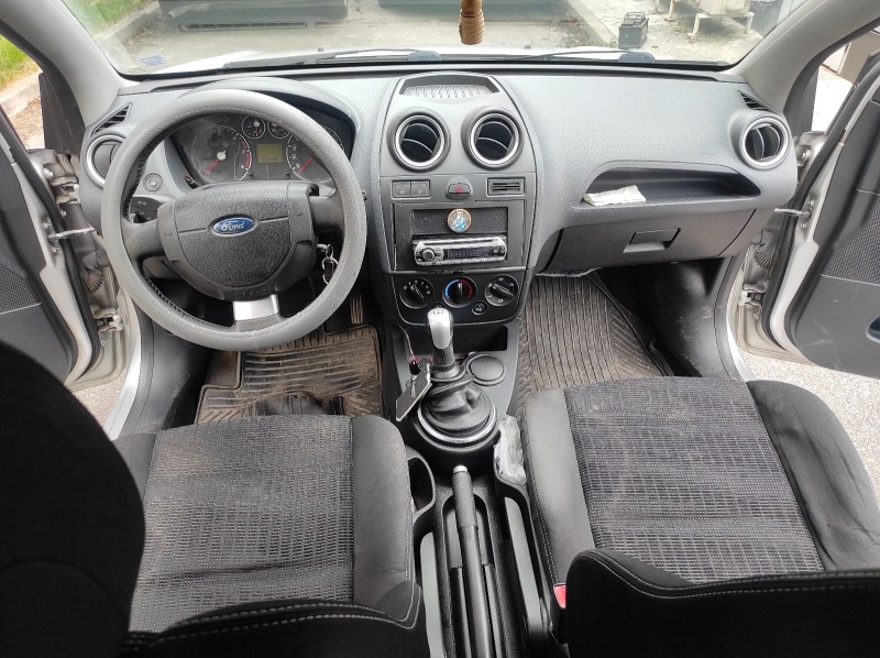 Ford Fiesta 1.4, снимка 11 - Автомобили и джипове - 45340803