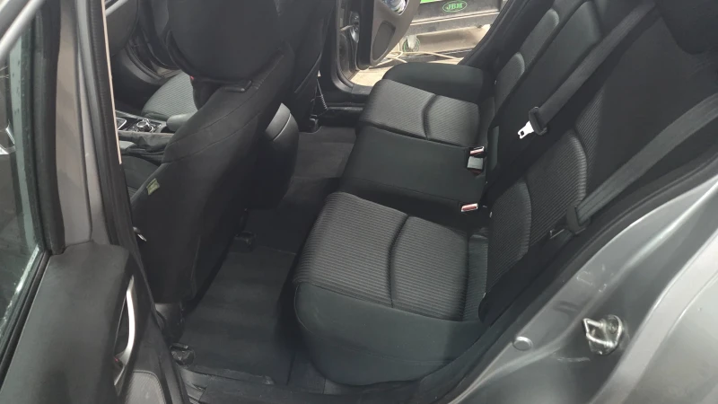 Mazda 3 2.0i, снимка 14 - Автомобили и джипове - 51119892