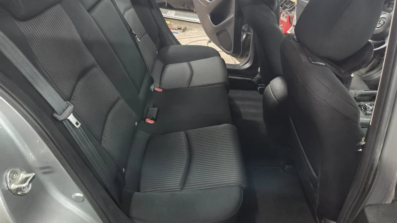 Mazda 3 2.0i, снимка 13 - Автомобили и джипове - 51119892