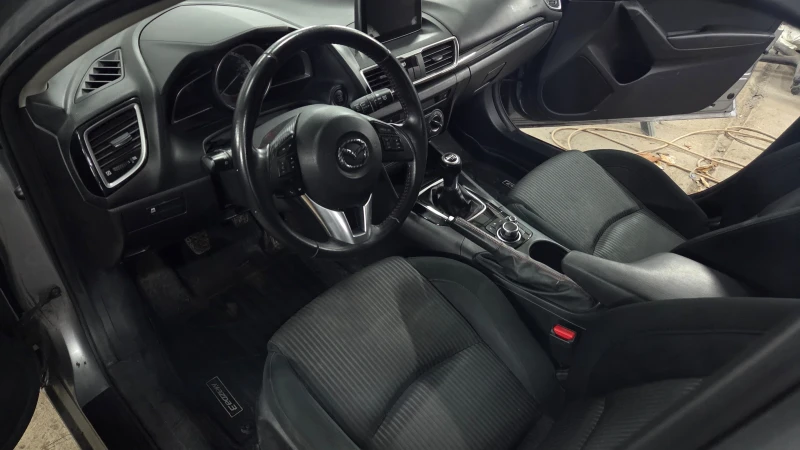 Mazda 3 2.0i, снимка 11 - Автомобили и джипове - 51119892