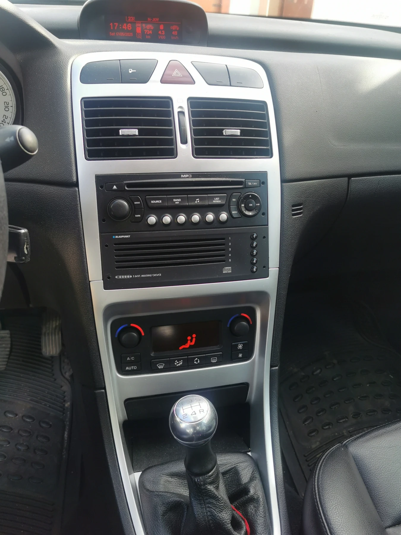 Peugeot 307 1.6 HDI 110кс КОЖА, ВСИЧКО ПЛАТЕНО - изображение 10