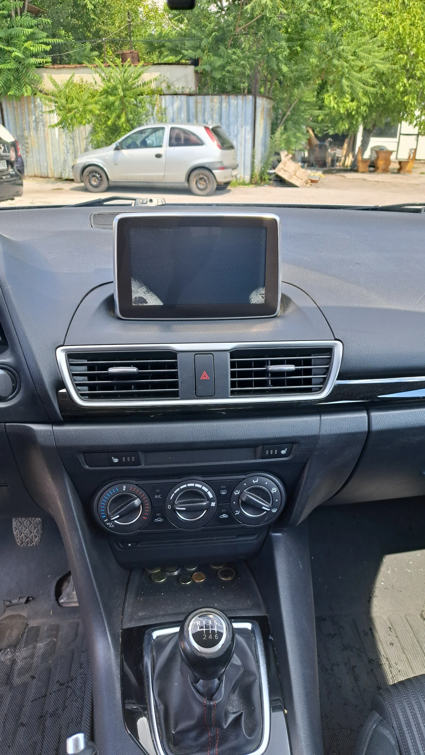 Mazda 3 2.0i - изображение 9