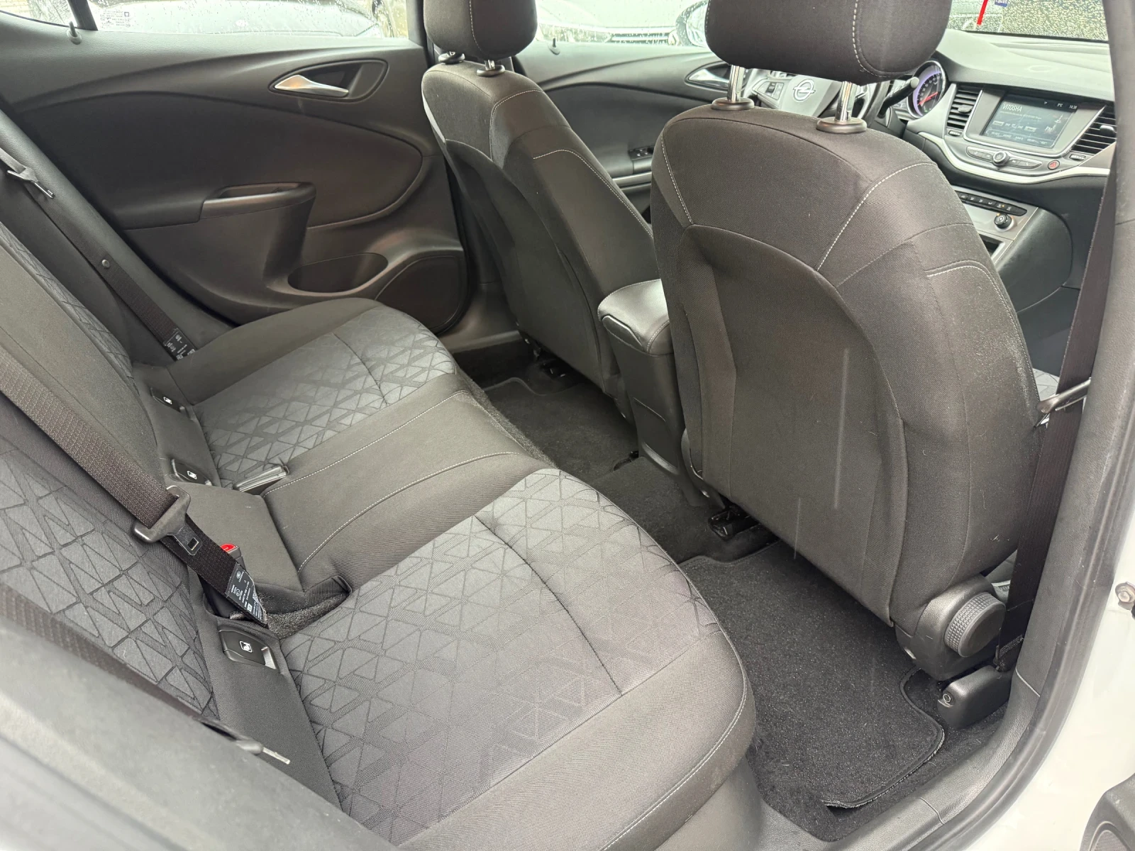 Opel Astra 1.6CDTI - 110.. 156..  | Mobile.bg   13