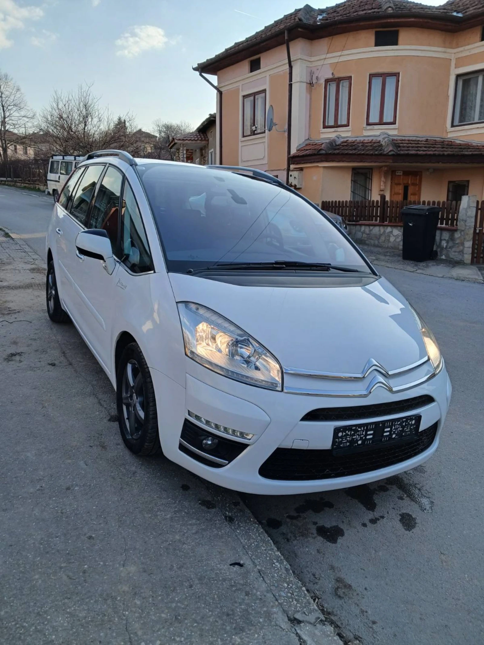 Citroen C4 Picasso Top. Facelift.Full Xtra.LED 1.6HDI 7места, снимка 3 - Автомобили и джипове - 53866035