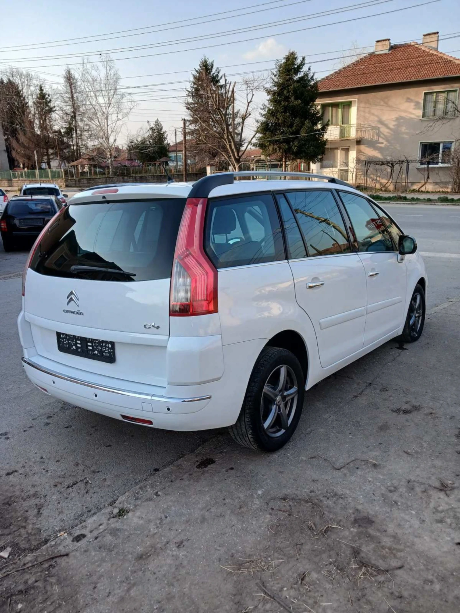Citroen C4 Picasso Top. Facelift.Full Xtra.LED 1.6HDI 7места, снимка 4 - Автомобили и джипове - 53866035