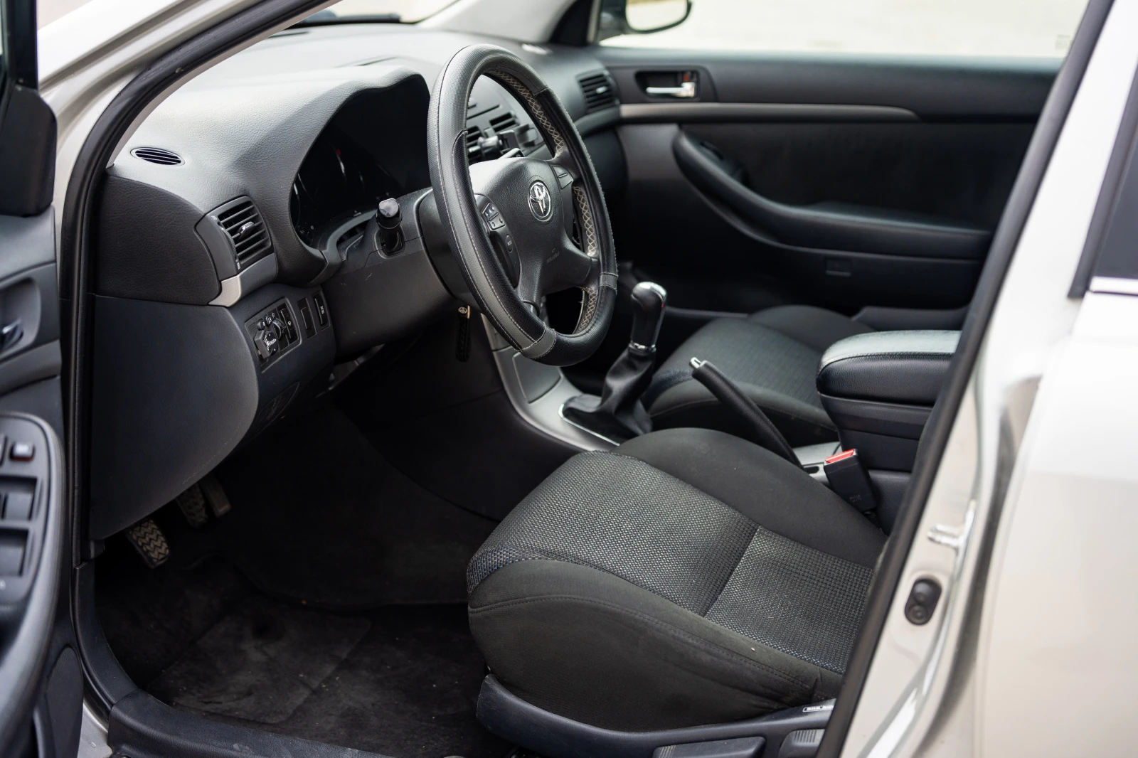 Toyota Avensis 1.8VVTI - LPG, снимка 6 - Автомобили и джипове - 54037367