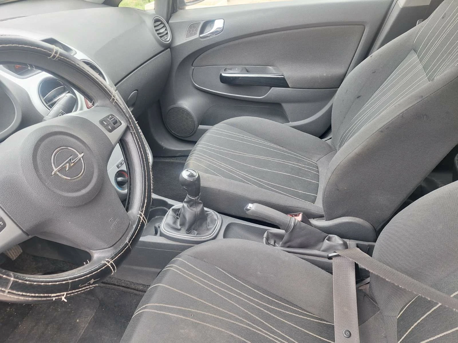 Opel Corsa 1.2i klima, снимка 9 - Автомобили и джипове - 54069089