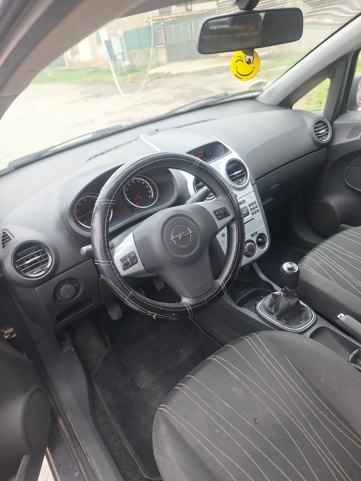 Opel Corsa 1.2i klima, снимка 10 - Автомобили и джипове - 54069089