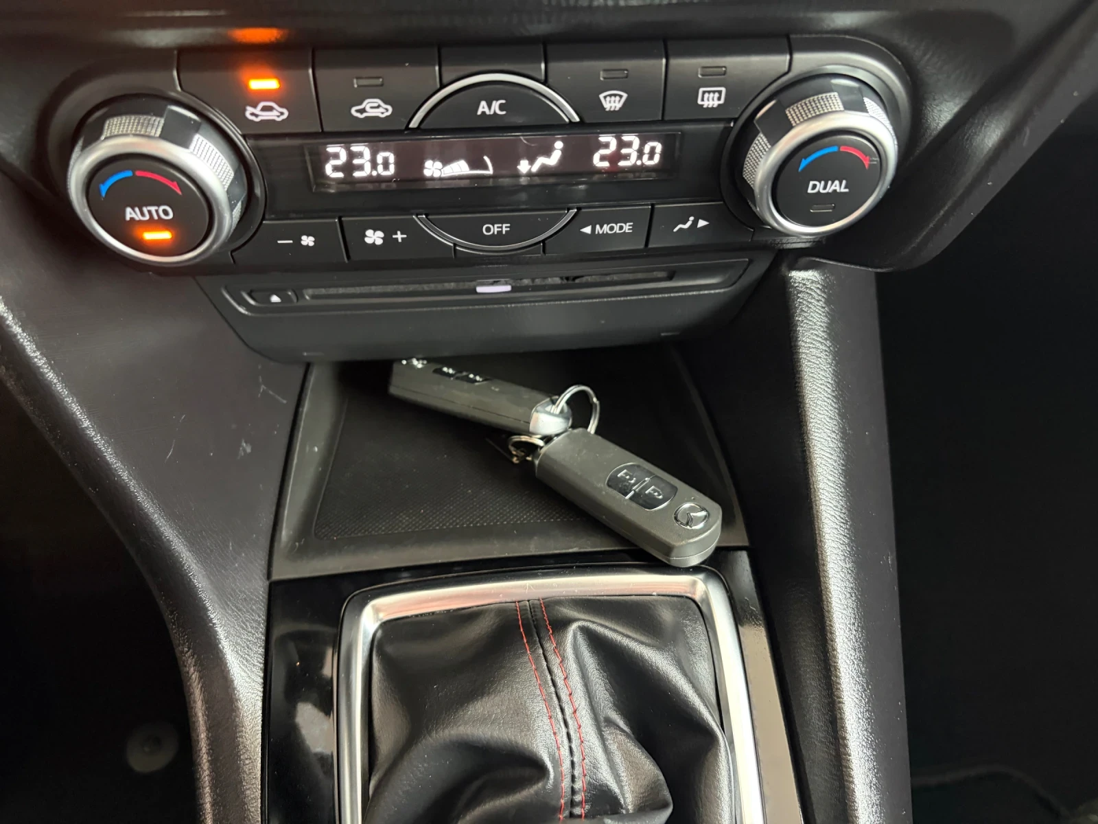 Mazda 3 1.5 D NAVI, снимка 4 - Автомобили и джипове - 54275617