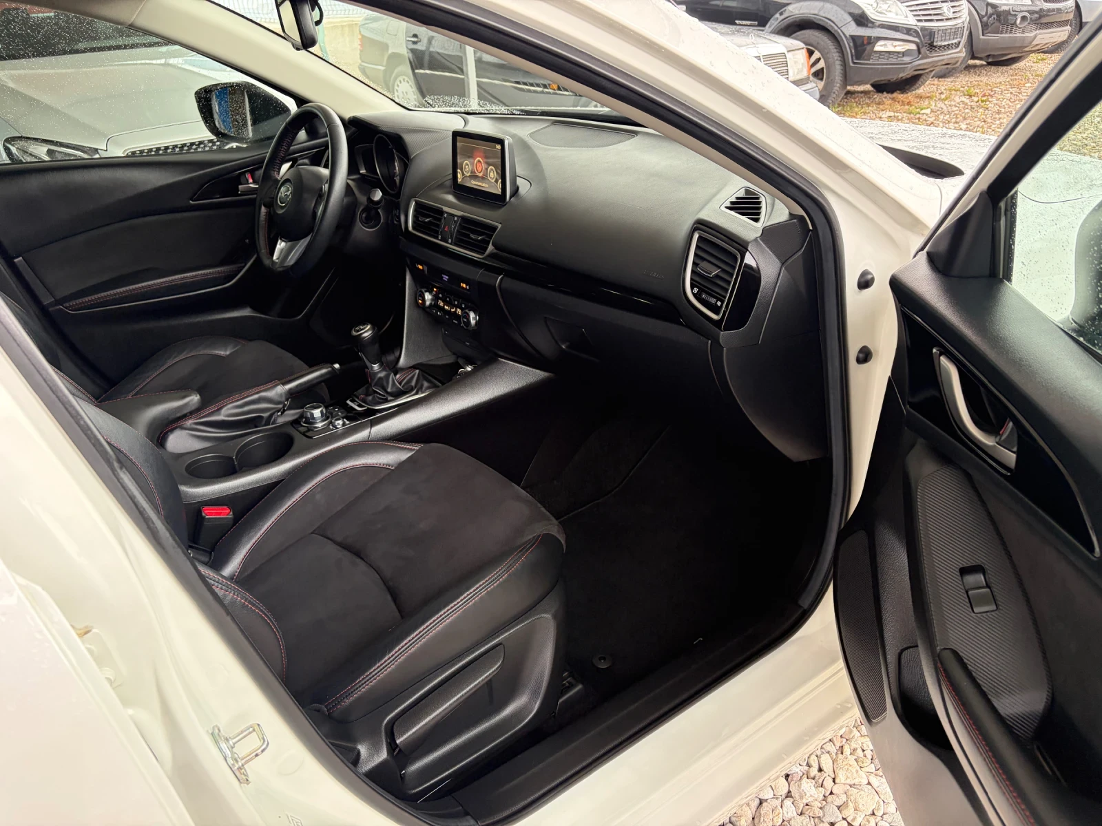 Mazda 3 1.5 D NAVI, снимка 7 - Автомобили и джипове - 54275617