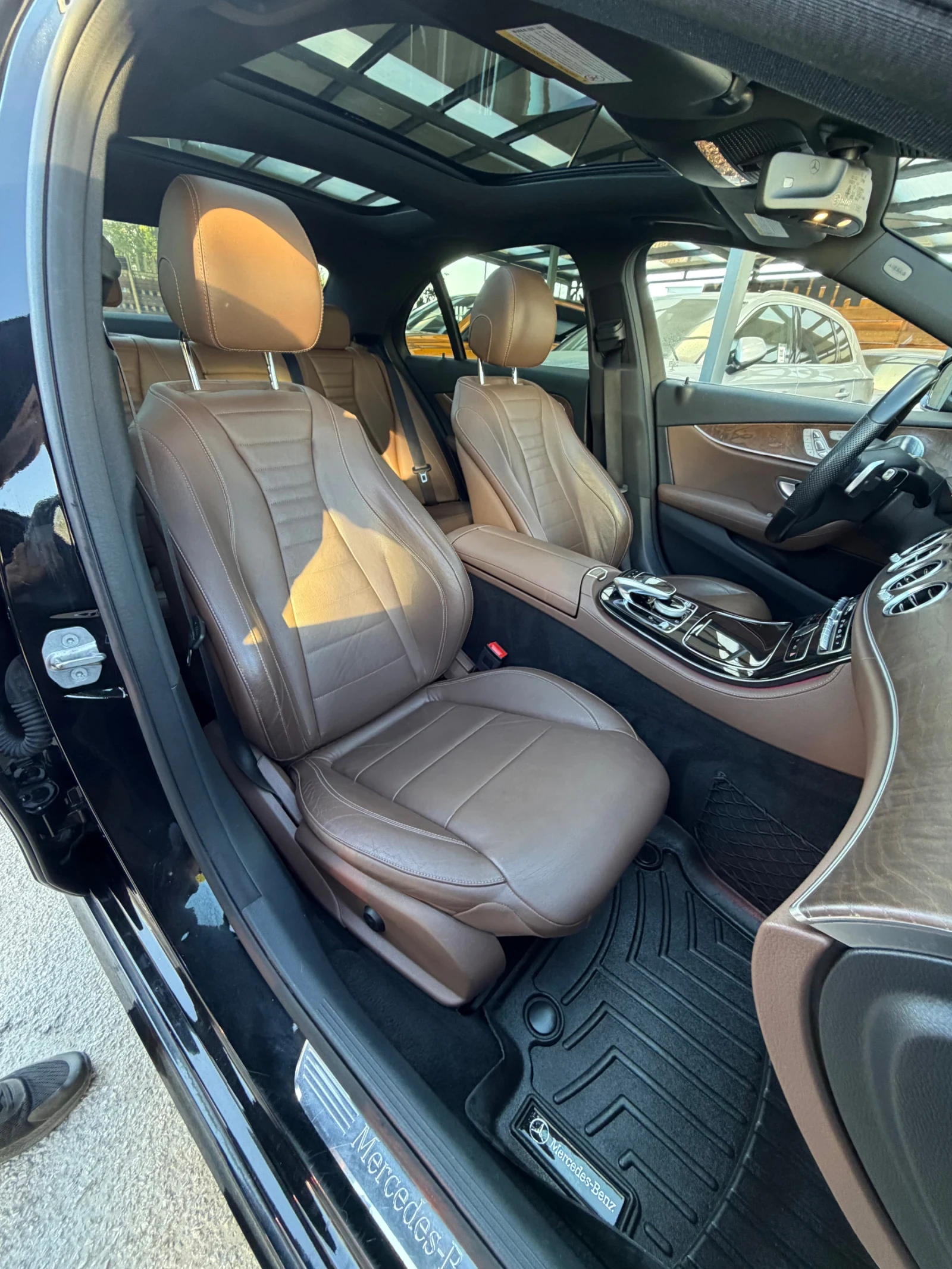 Mercedes-Benz E 400 AMG 4matik, снимка 13 - Автомобили и джипове - 54437723