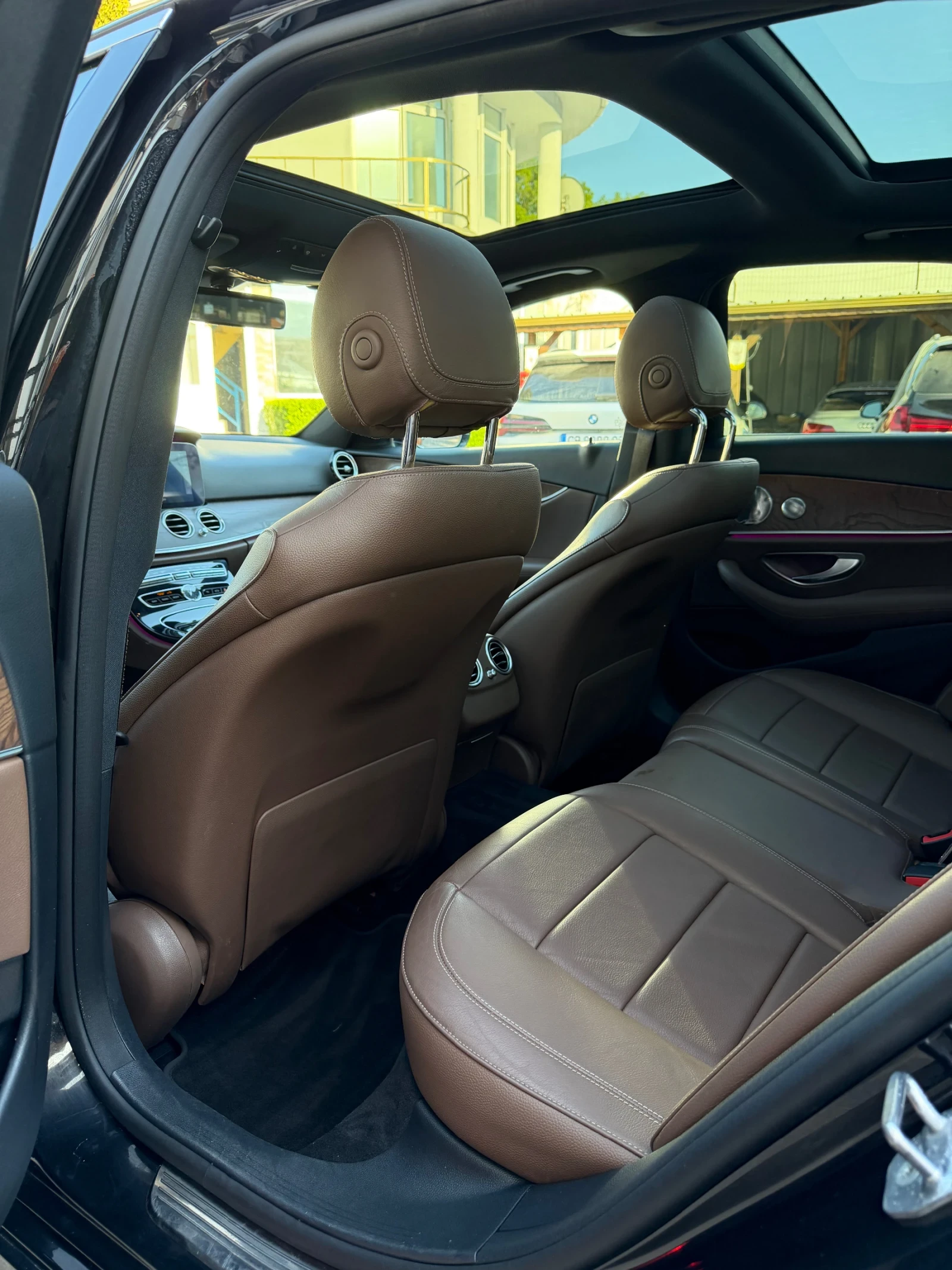 Mercedes-Benz E 400 AMG 4matik, снимка 8 - Автомобили и джипове - 54437723