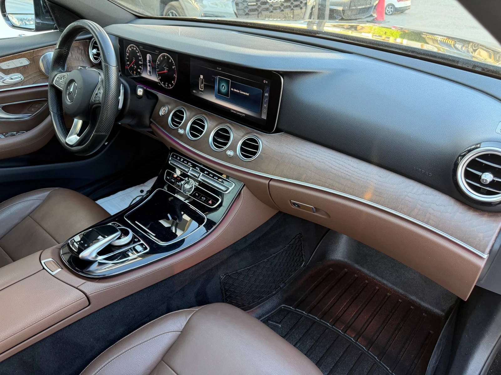 Mercedes-Benz E 400 AMG 4matik, снимка 12 - Автомобили и джипове - 54437723