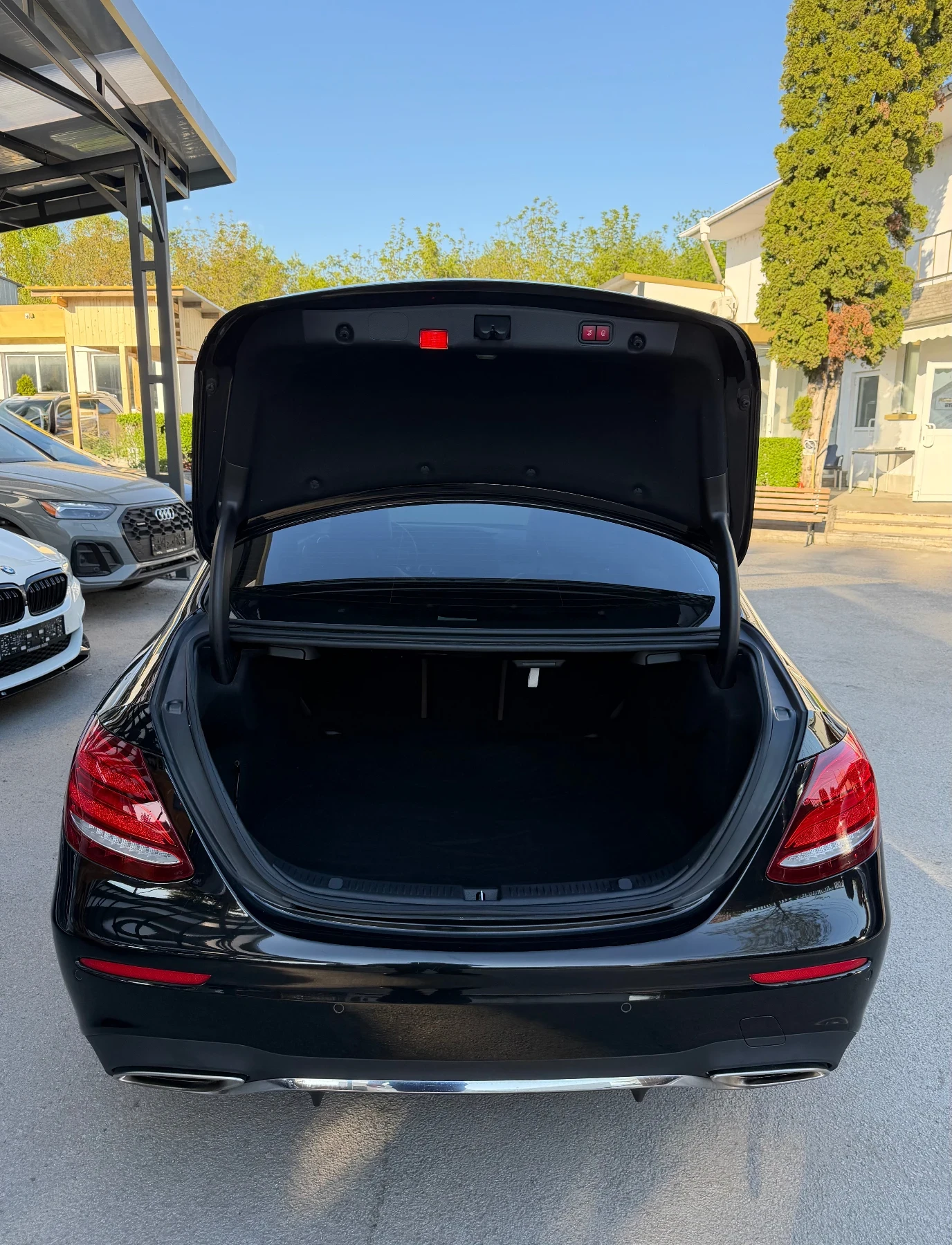 Mercedes-Benz E 400 AMG 4matik, снимка 9 - Автомобили и джипове - 54437723