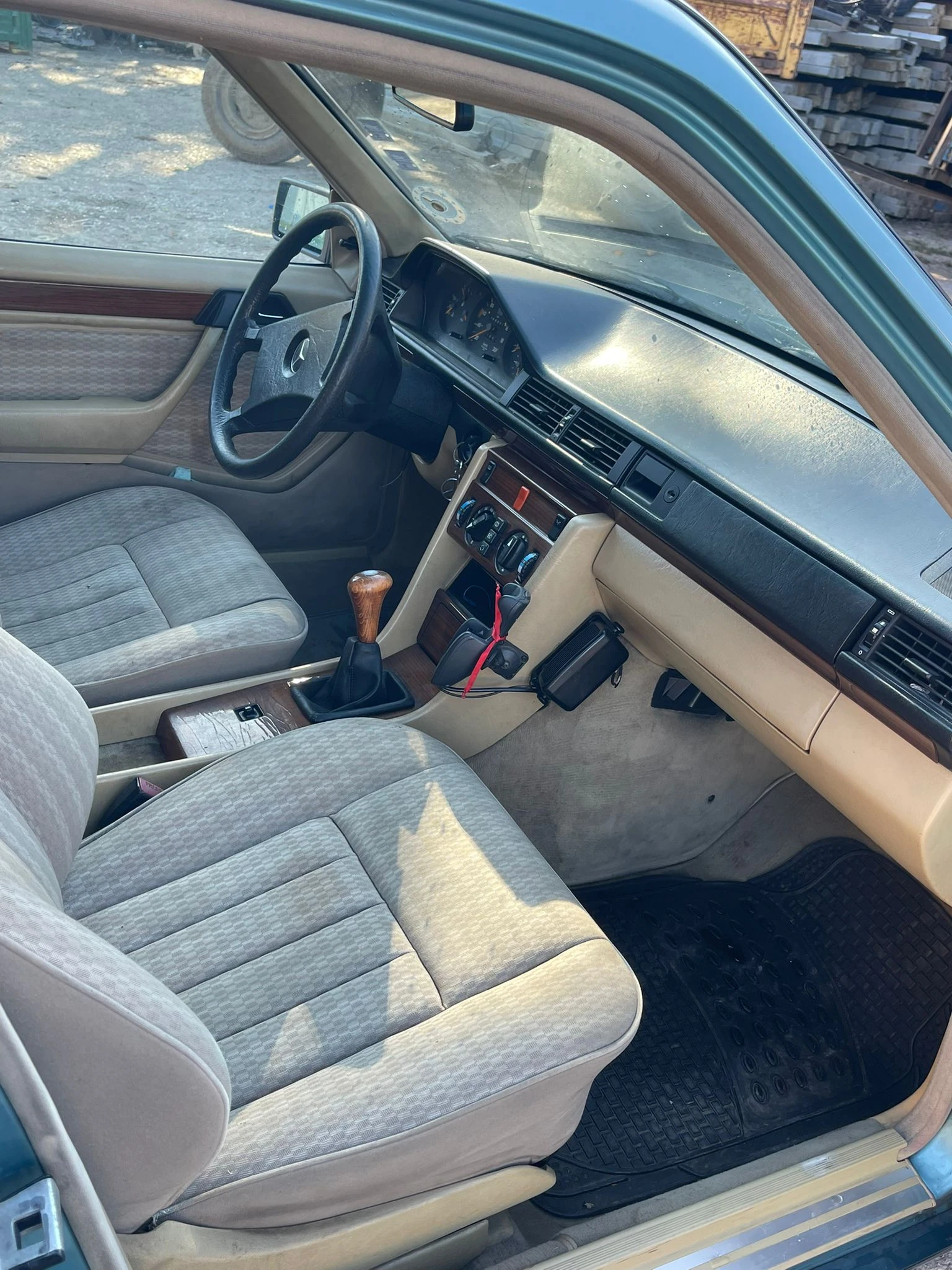 Mercedes-Benz 124, снимка 9 - Автомобили и джипове - 54773934