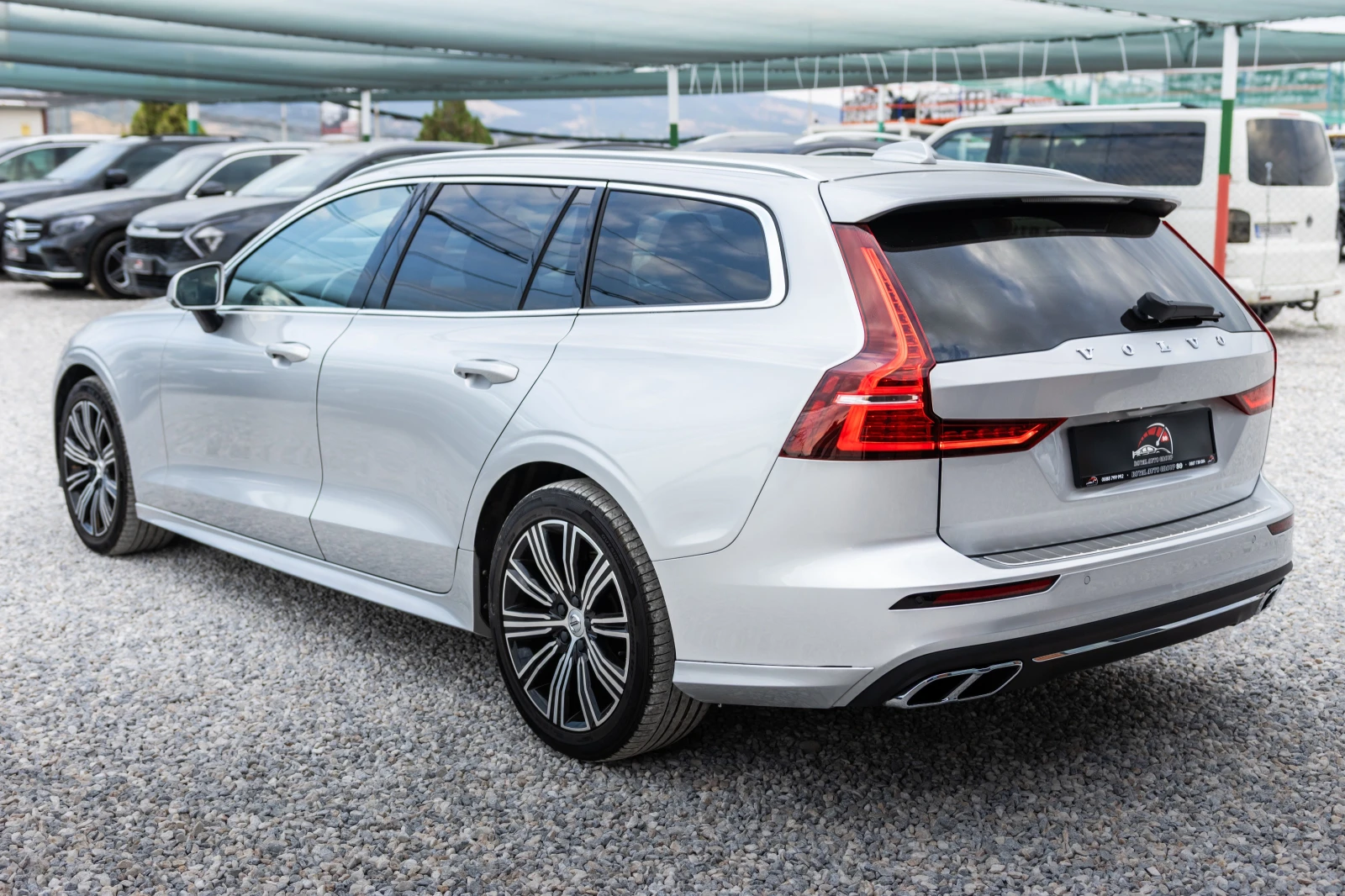 Volvo V60 ::2.0D::Inscription, снимка 6 - Автомобили и джипове - 55193357