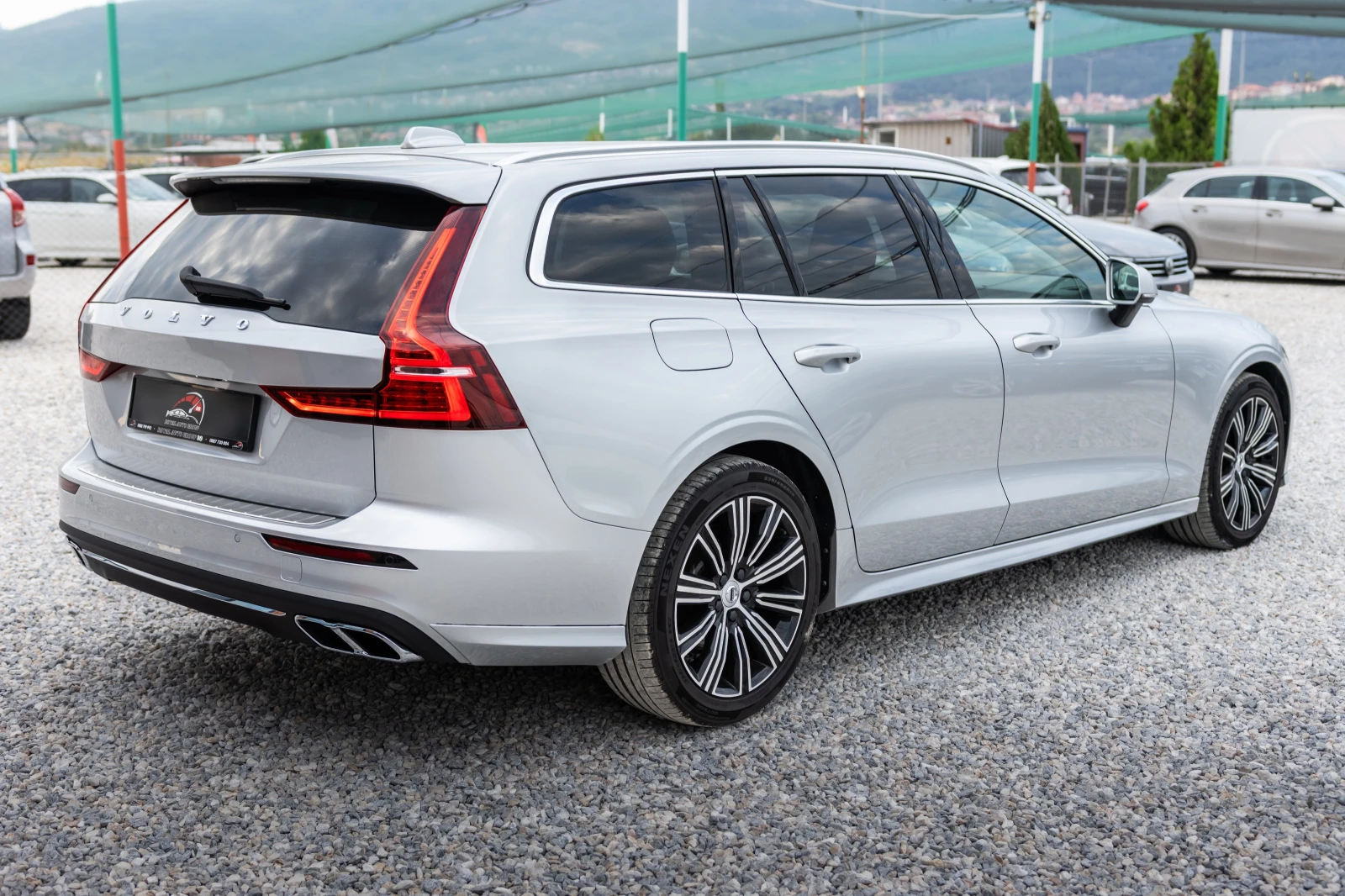 Volvo V60 ::2.0D::Inscription, снимка 7 - Автомобили и джипове - 55193357