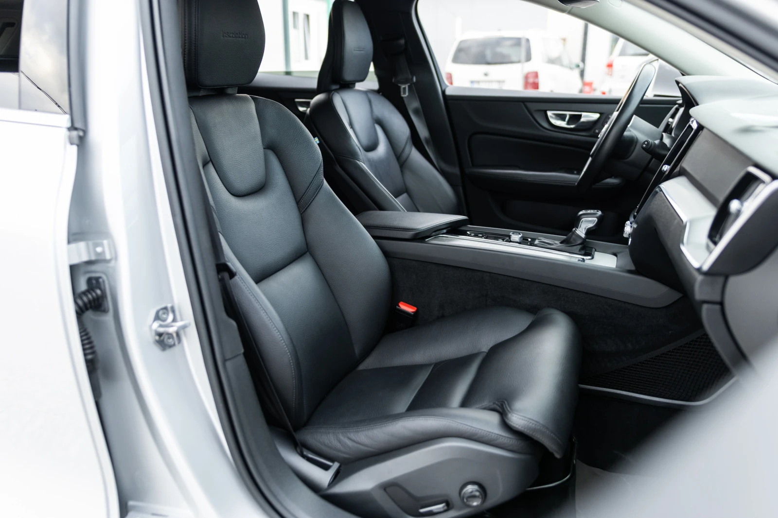 Volvo V60 ::2.0D::Inscription, снимка 13 - Автомобили и джипове - 55193357