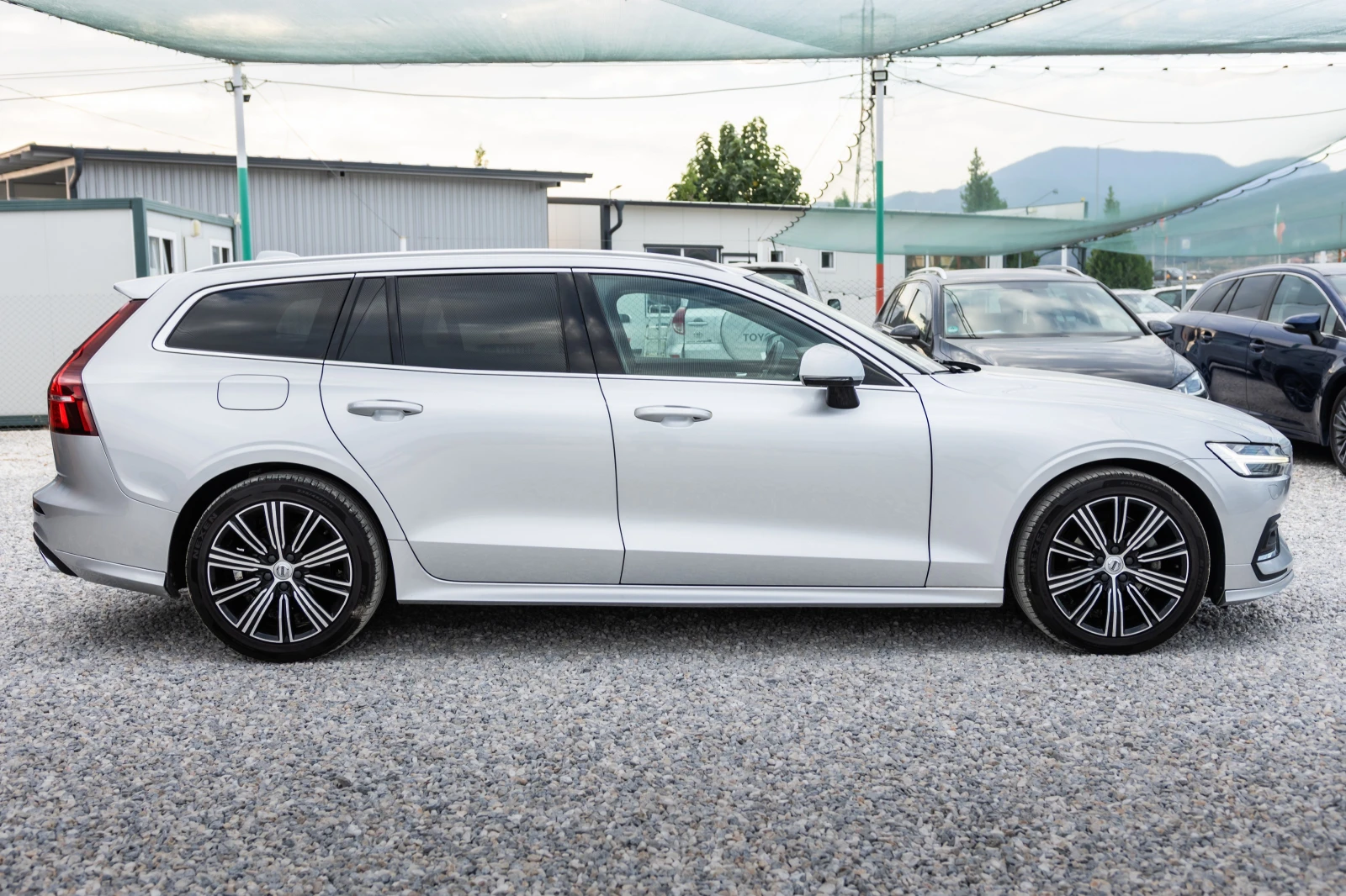 Volvo V60 ::2.0D::Inscription, снимка 4 - Автомобили и джипове - 55193357