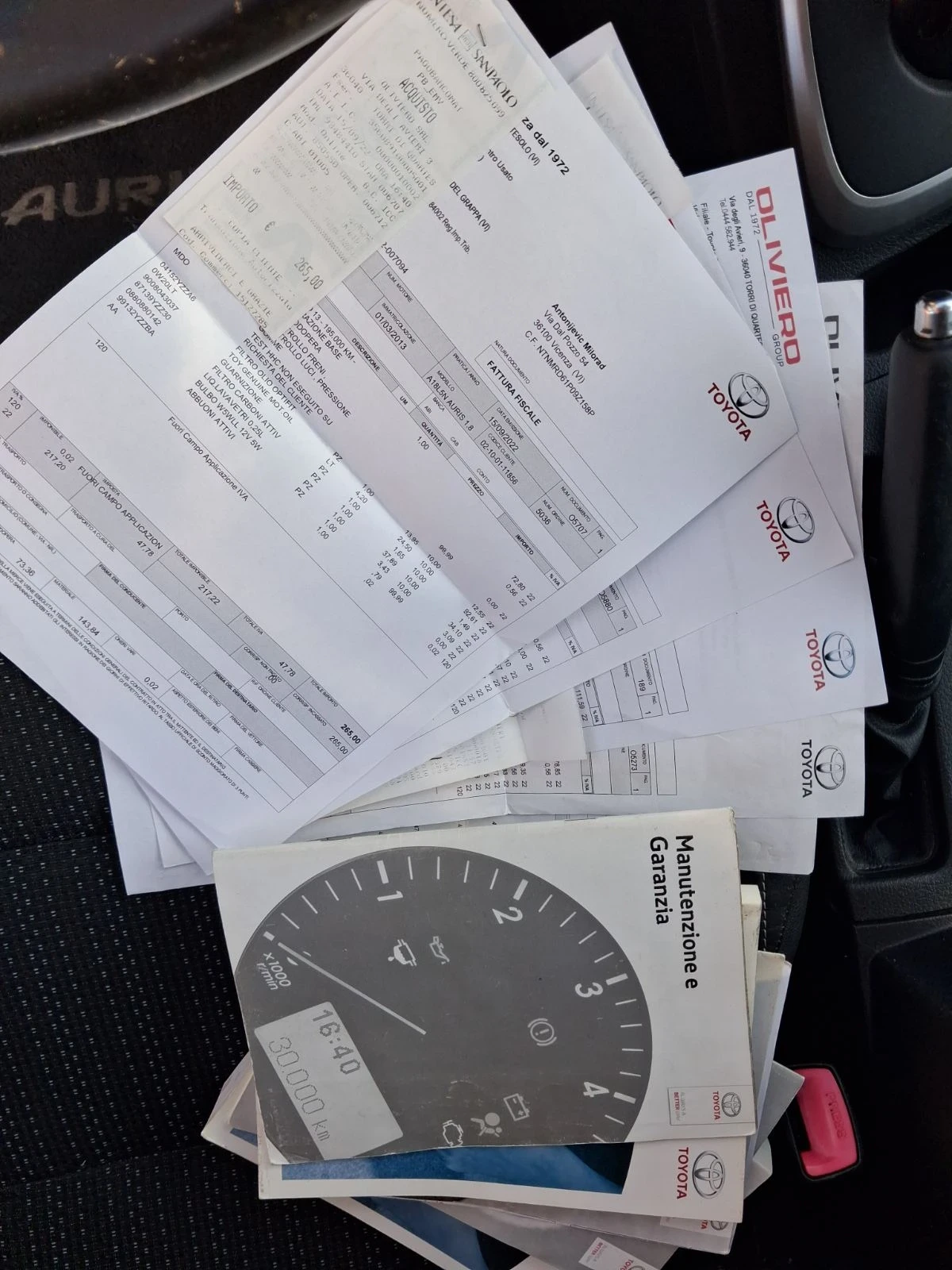 Toyota Auris 1.8 Hybrid, пълна сервизна история, снимка 17 - Автомобили и джипове - 55784166