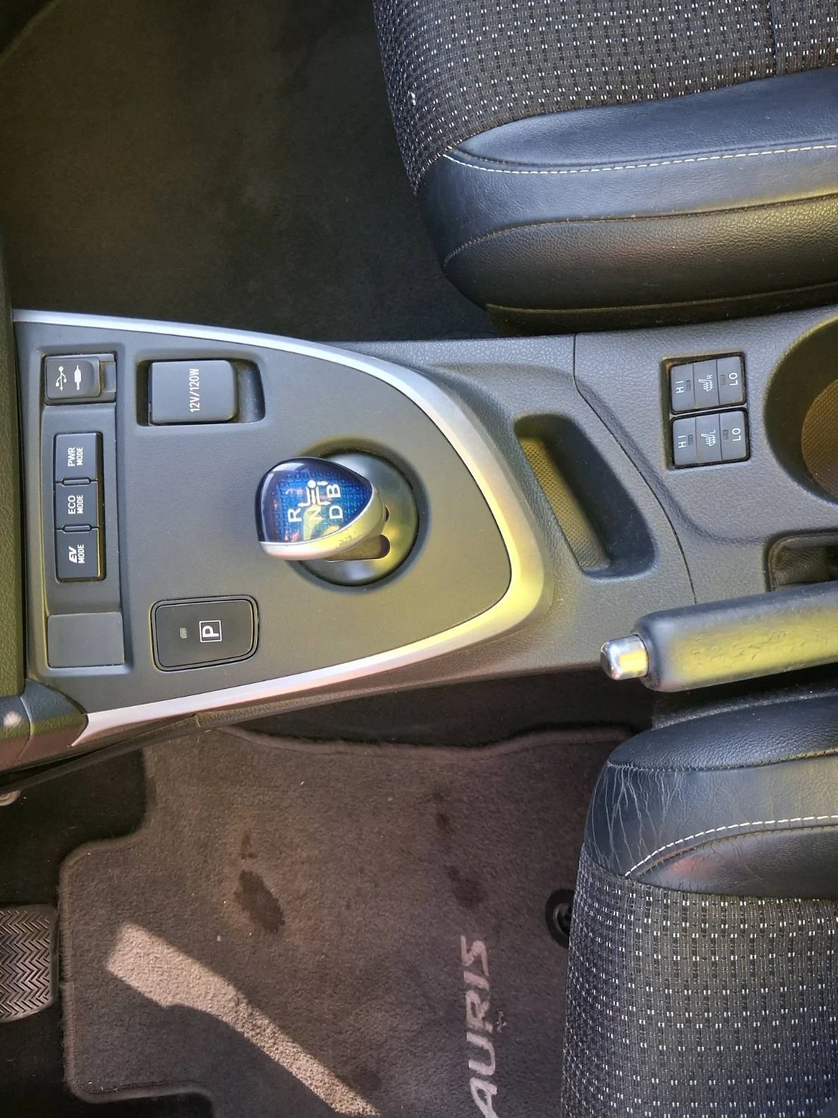 Toyota Auris 1.8 Hybrid, пълна сервизна история, снимка 15 - Автомобили и джипове - 55784166