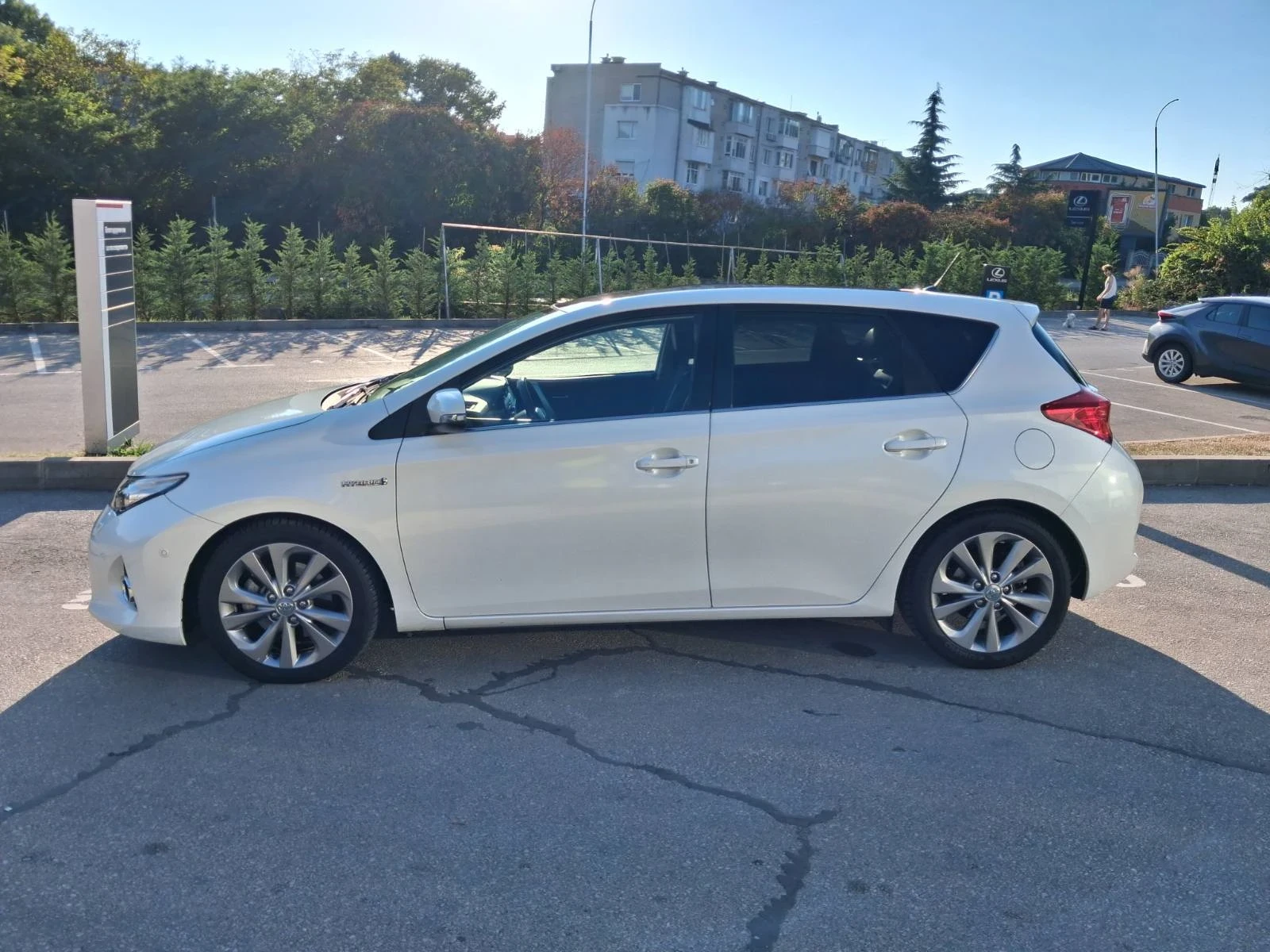Toyota Auris 1.8 Hybrid, пълна сервизна история, снимка 3 - Автомобили и джипове - 55784166