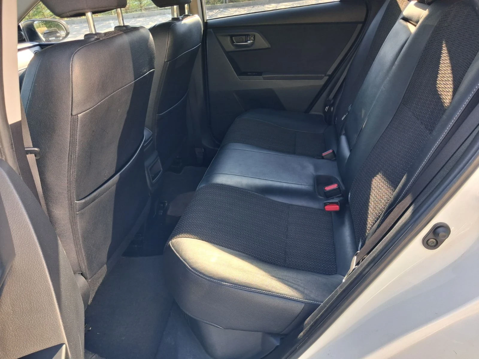 Toyota Auris 1.8 Hybrid, пълна сервизна история, снимка 10 - Автомобили и джипове - 55784166